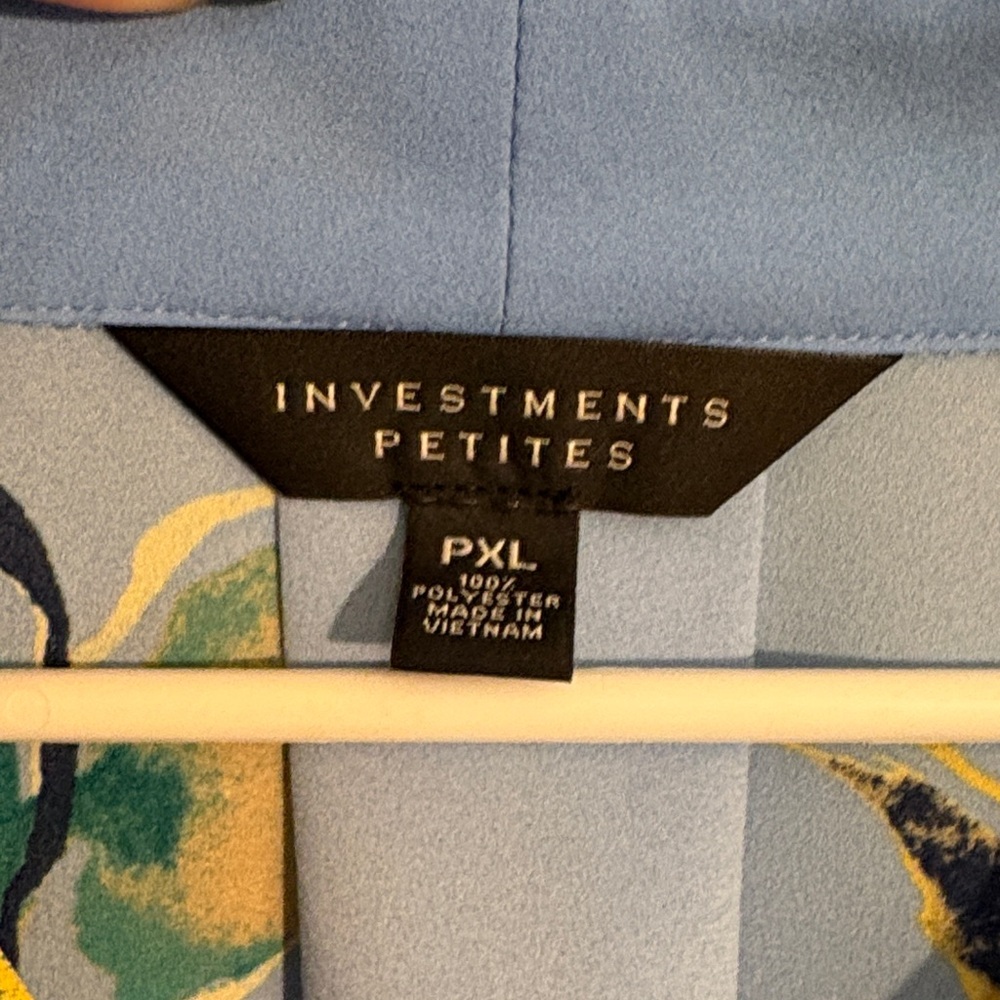 Investments parties XL Blue and Yellow Floral Blouse v neck - Picture 2 of 6